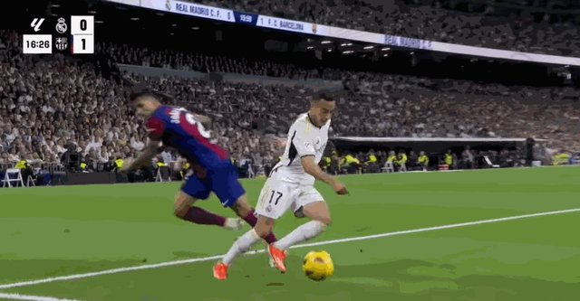 1713737904050071635.gif 点球.gif