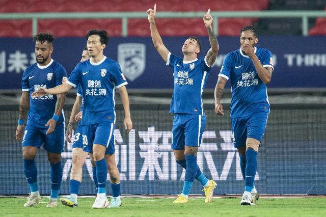 kaiyun Sports-【中超】谢鹏飞1射2传戴维森双响 三镇4比1广州城